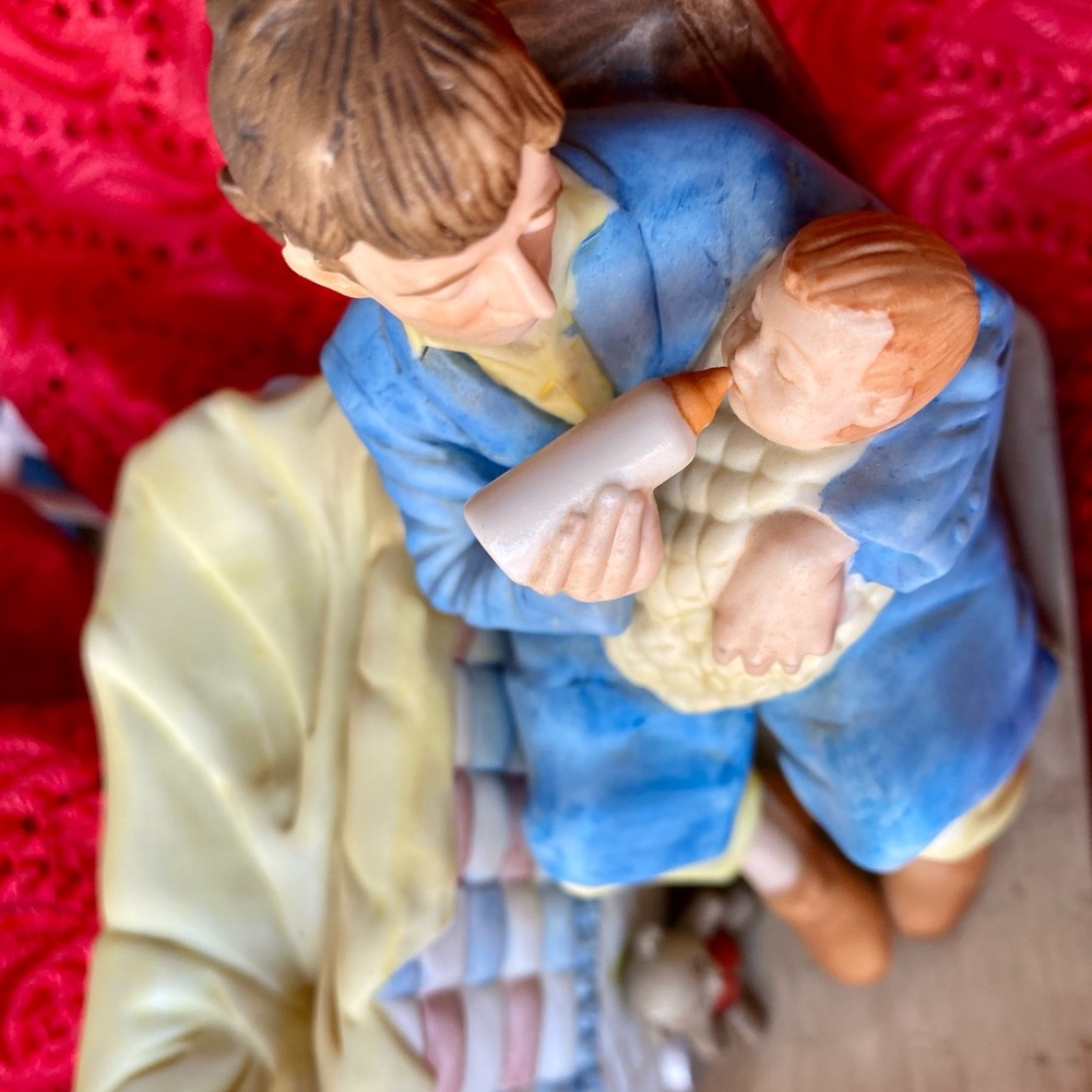 Figurine by Norman Rockwell Daddy’s Late night feeding HR06